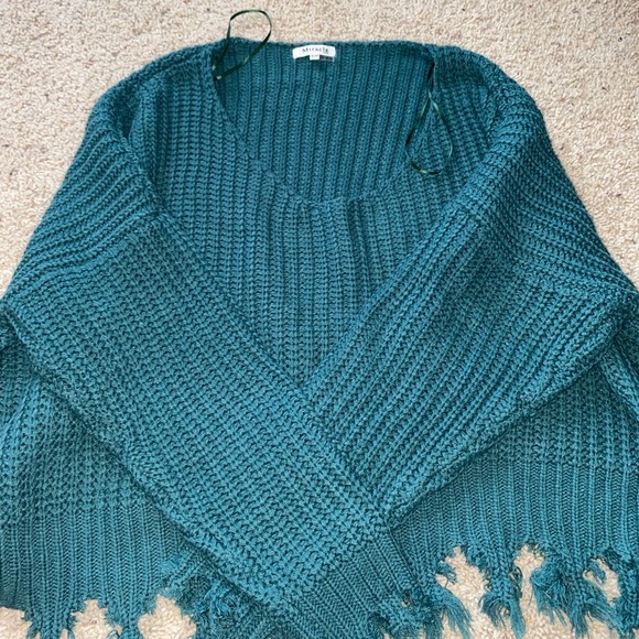 Very thick sweater worn once - Picture 1 of 2